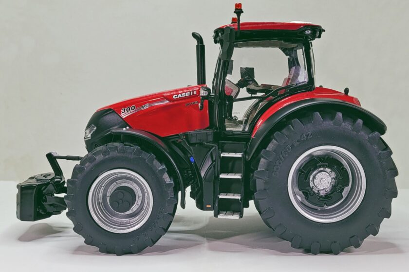 Trasformare un modellino New Holland “T7 315” in un Case Ih “Optum 300 Cvx”  - Macchine Trattori