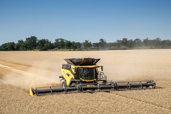 mietitrebbia serie "Cr" New Holland